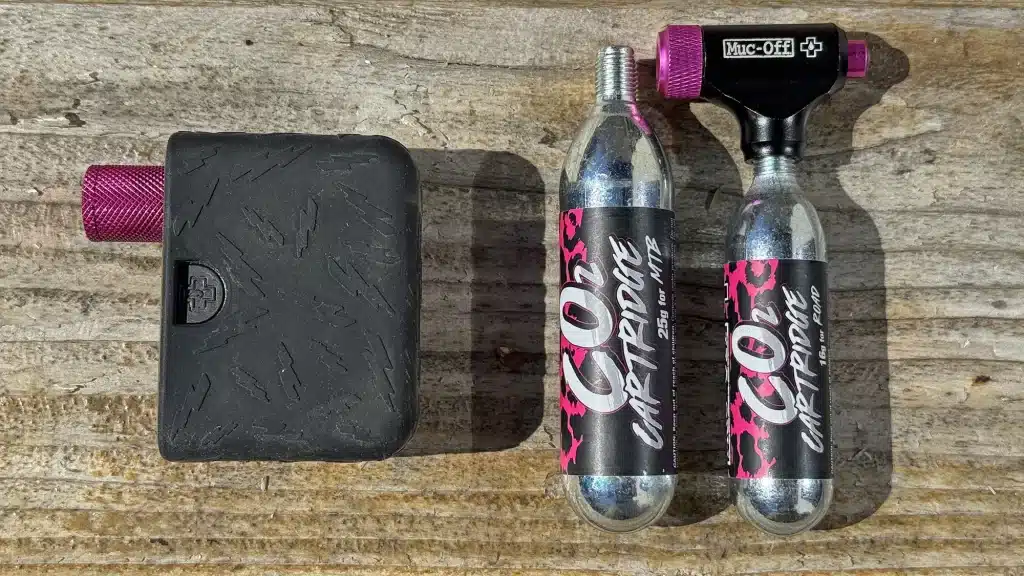 mini pompe electrique vs co2